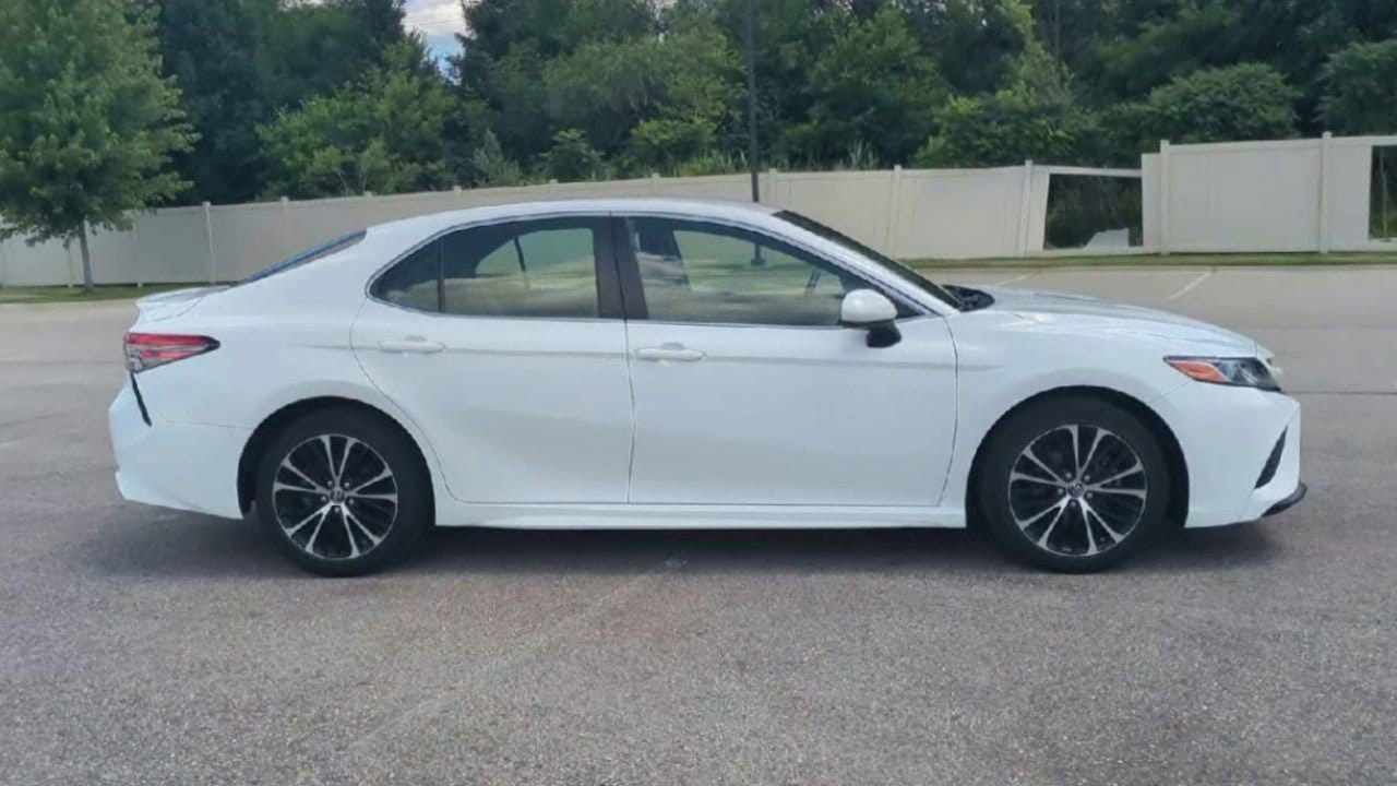 Thumbnail: 2018 Toyota Camry - 9