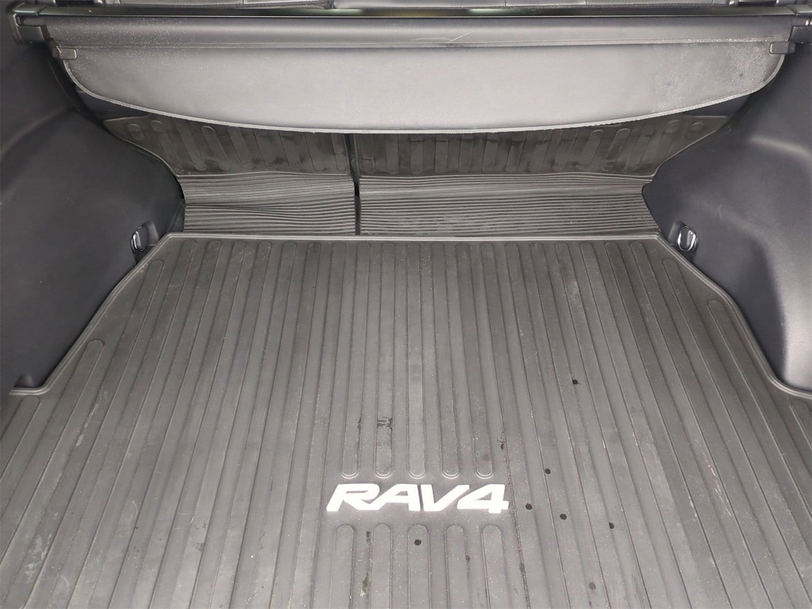 Thumbnail: 2022 Toyota RAV4 - 35