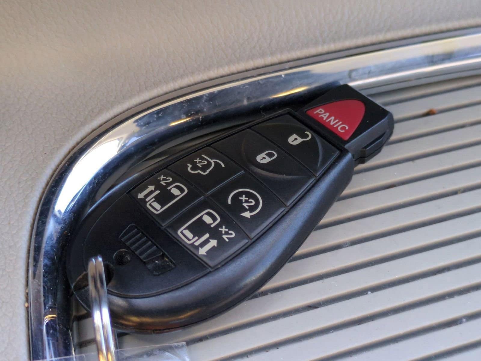 Thumbnail: 2011 Dodge Grand Caravan - 32