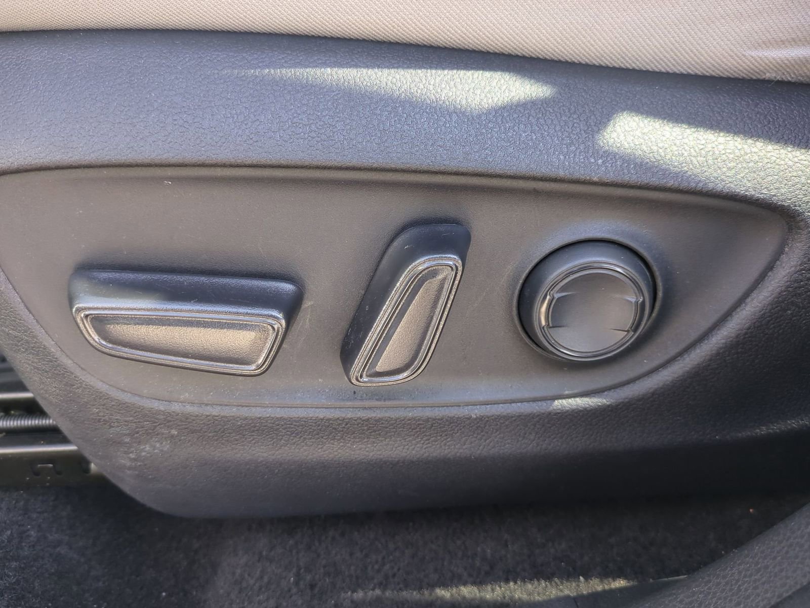 Thumbnail: 2023 Toyota RAV4 - 17