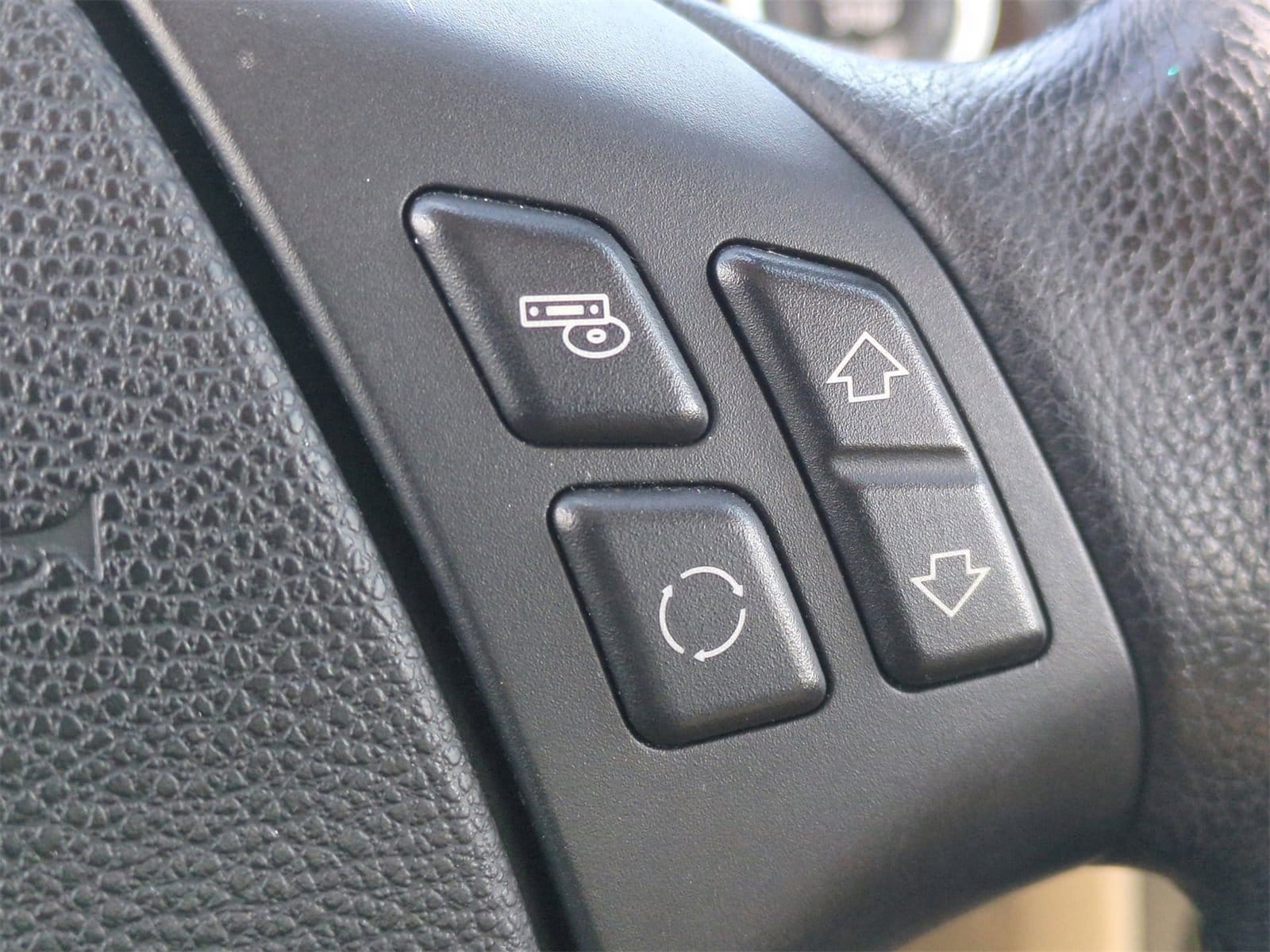 Thumbnail: 2011 BMW 3 Series - 26