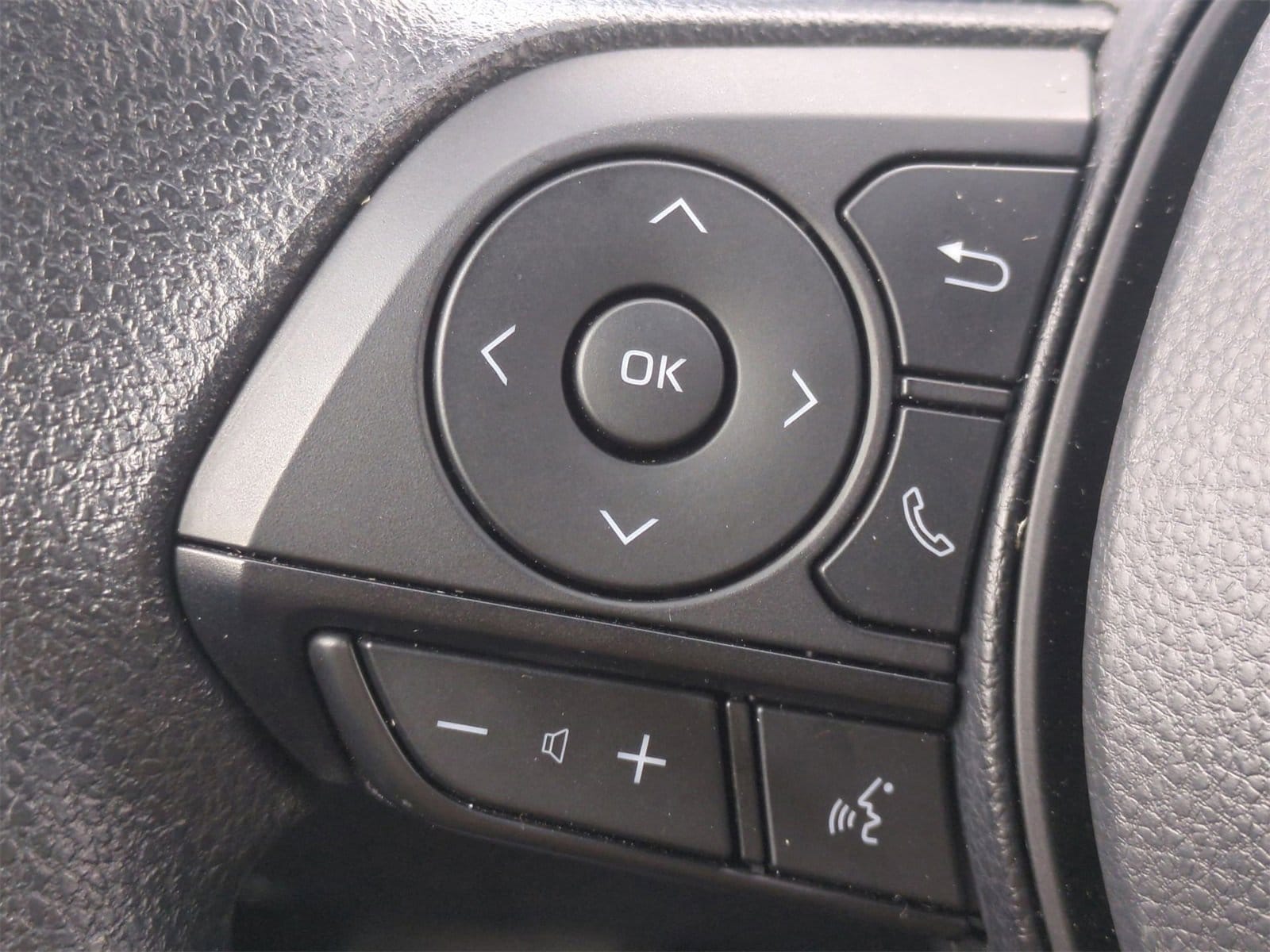 Thumbnail: 2025 Toyota RAV4 - 24