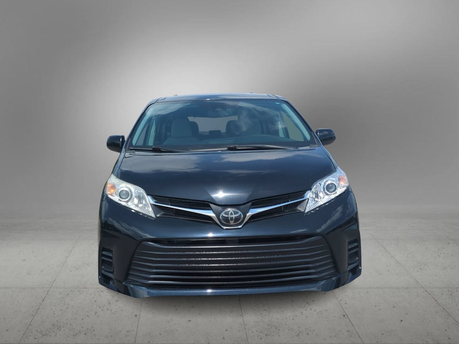 Thumbnail: 2019 Toyota Sienna - 3