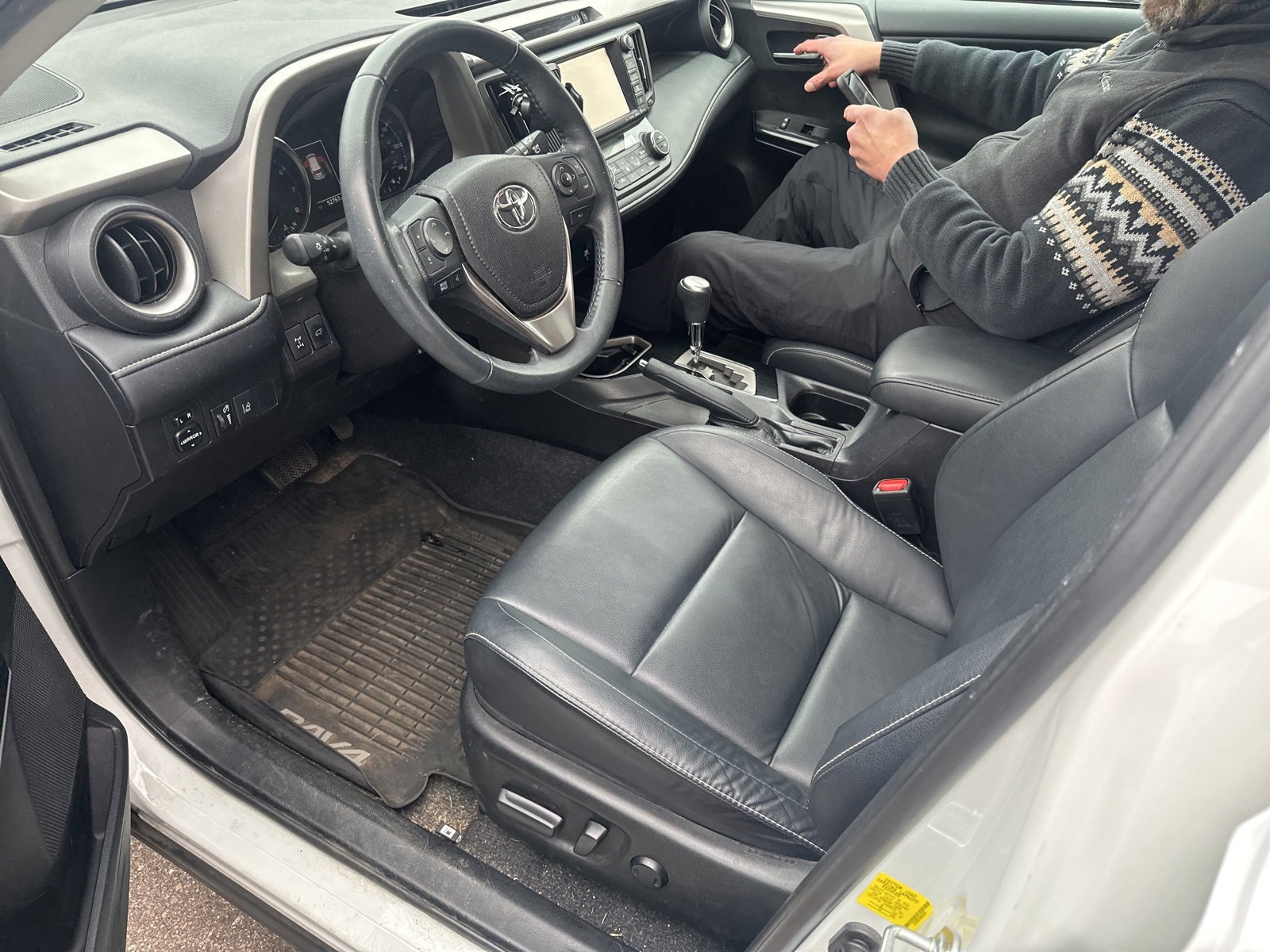 Thumbnail: 2017 Toyota RAV4 - 10