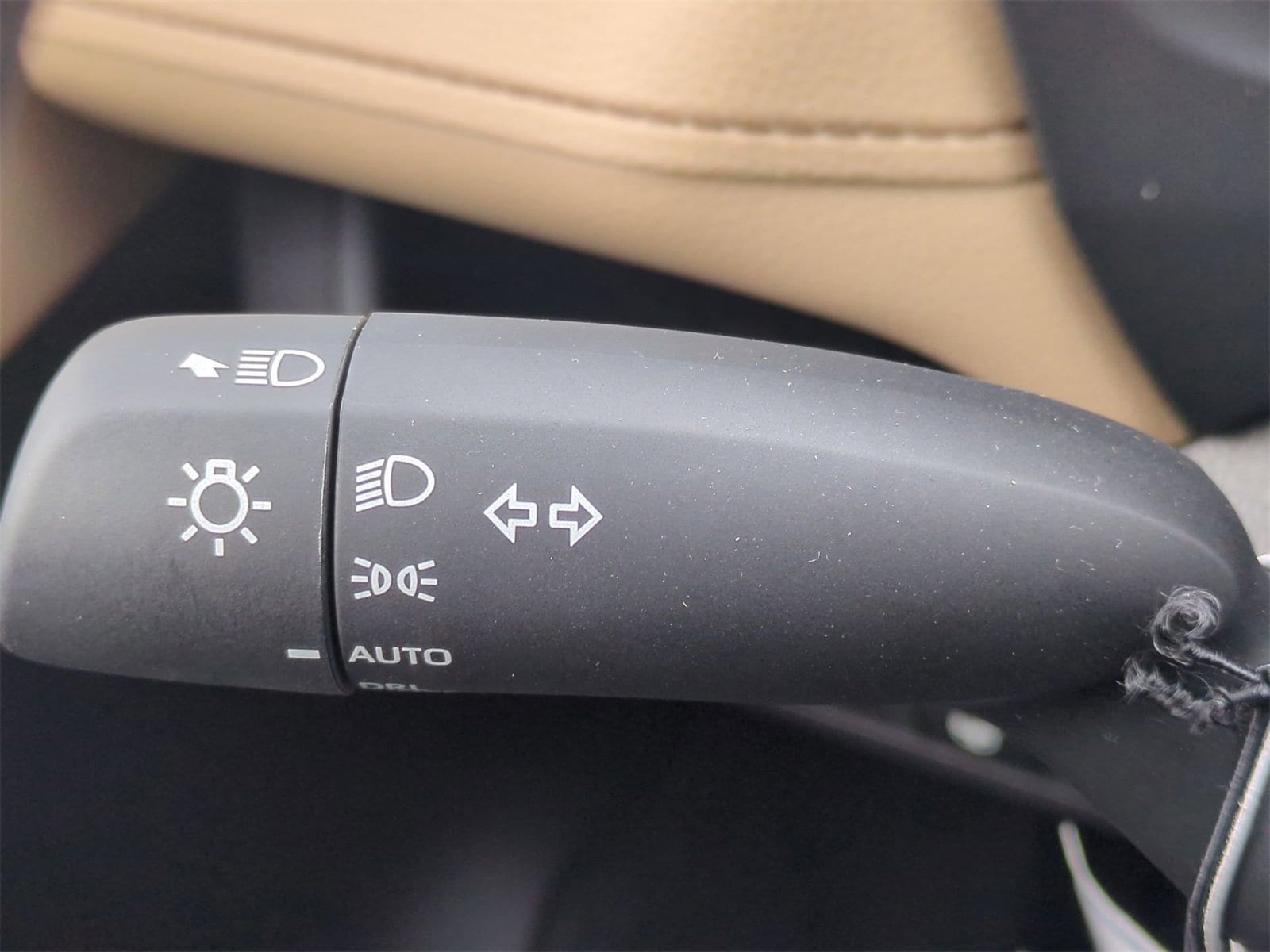 Thumbnail: 2025 Toyota RAV4 - 28