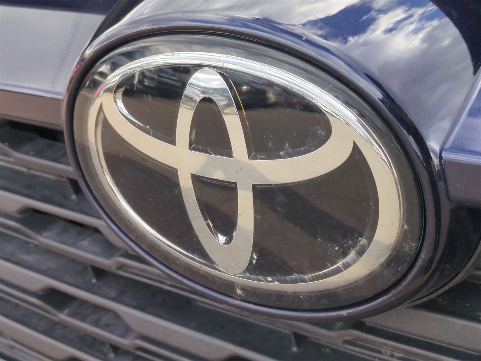 Thumbnail: 2022 Toyota RAV4 - 12