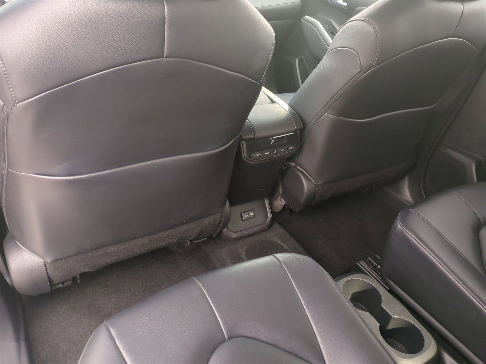 Thumbnail: 2023 Toyota Highlander - 18