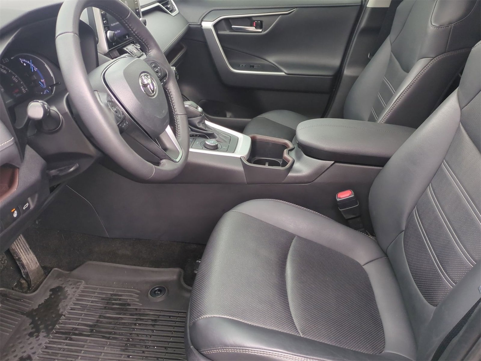 Thumbnail: 2022 Toyota RAV4 - 16