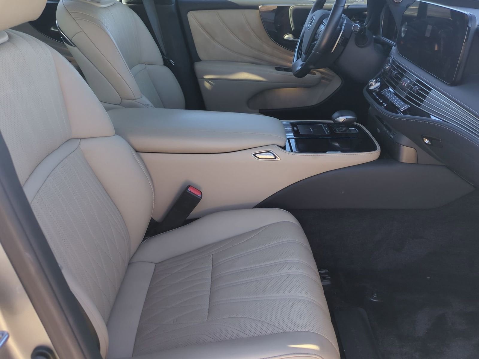 Thumbnail: 2021 Lexus LS - 23