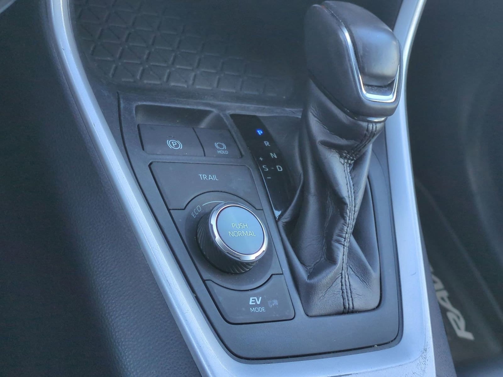 Thumbnail: 2020 Toyota RAV4 - 34