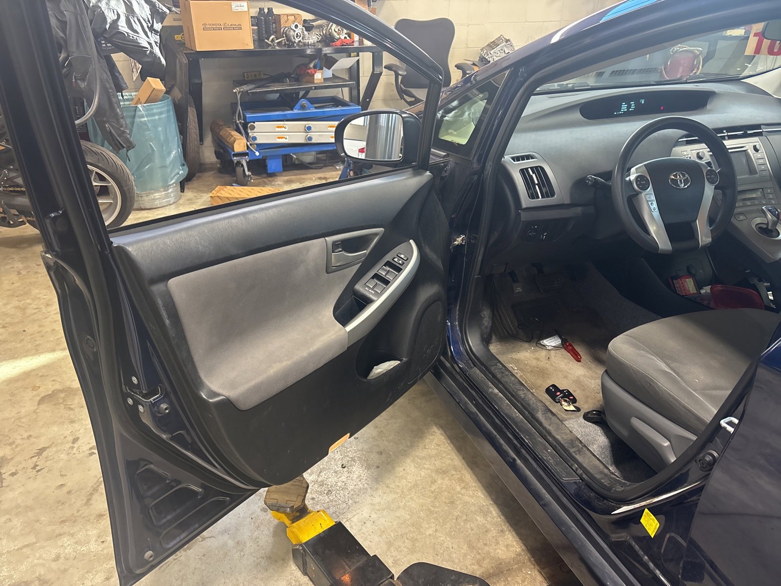 Thumbnail: 2015 Toyota Prius - 6