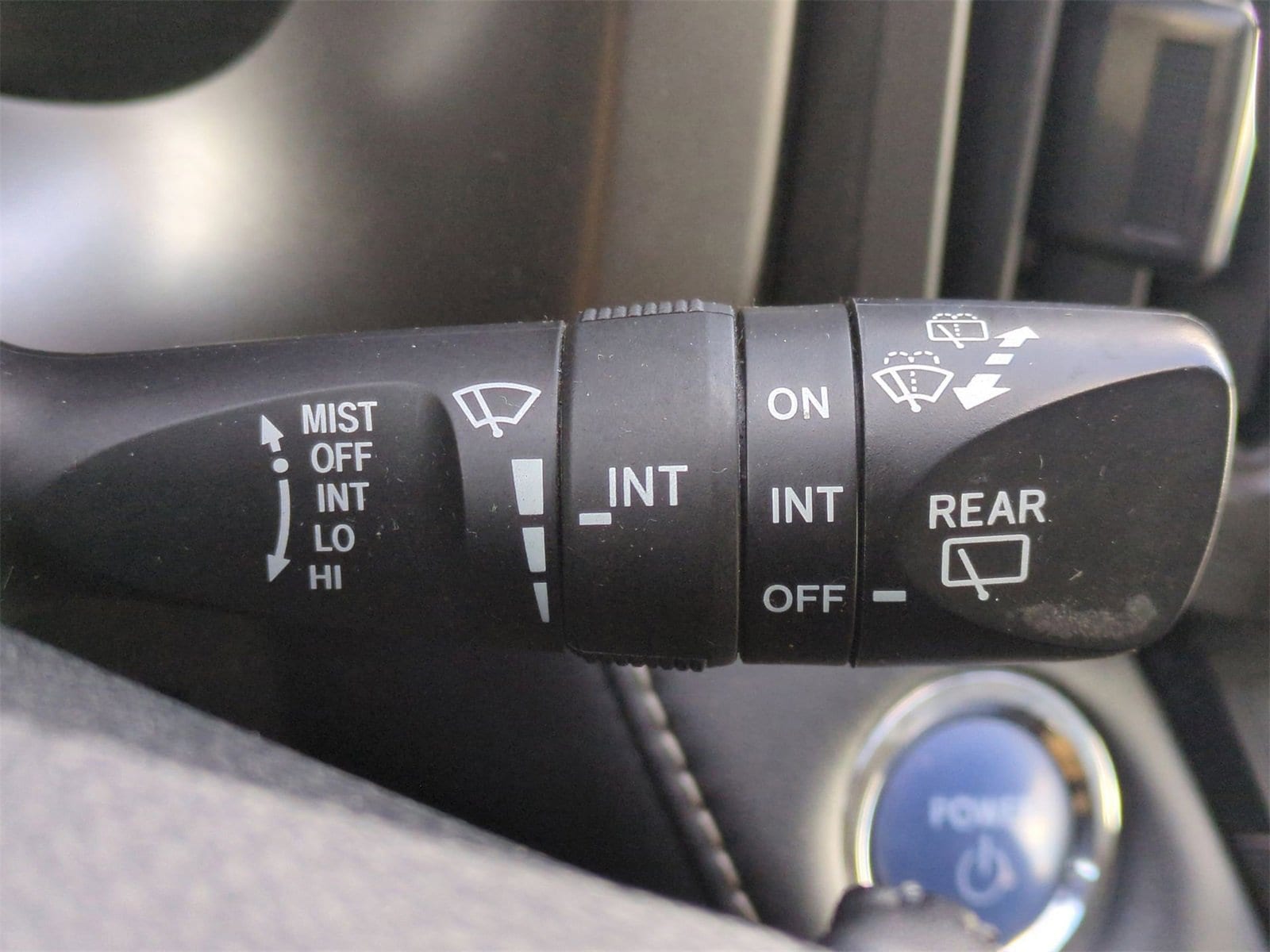 Thumbnail: 2018 Toyota RAV4 - 27