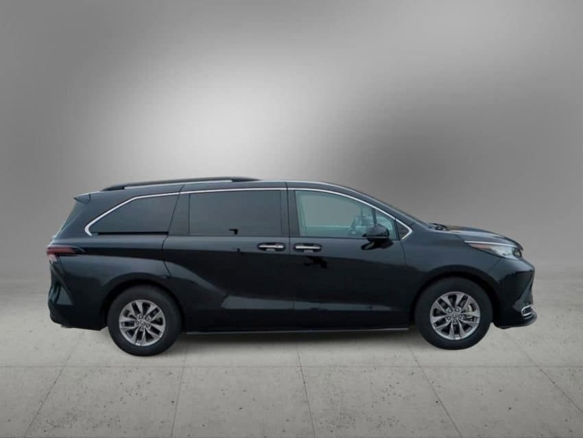 2023 Toyota Sienna XLE 9