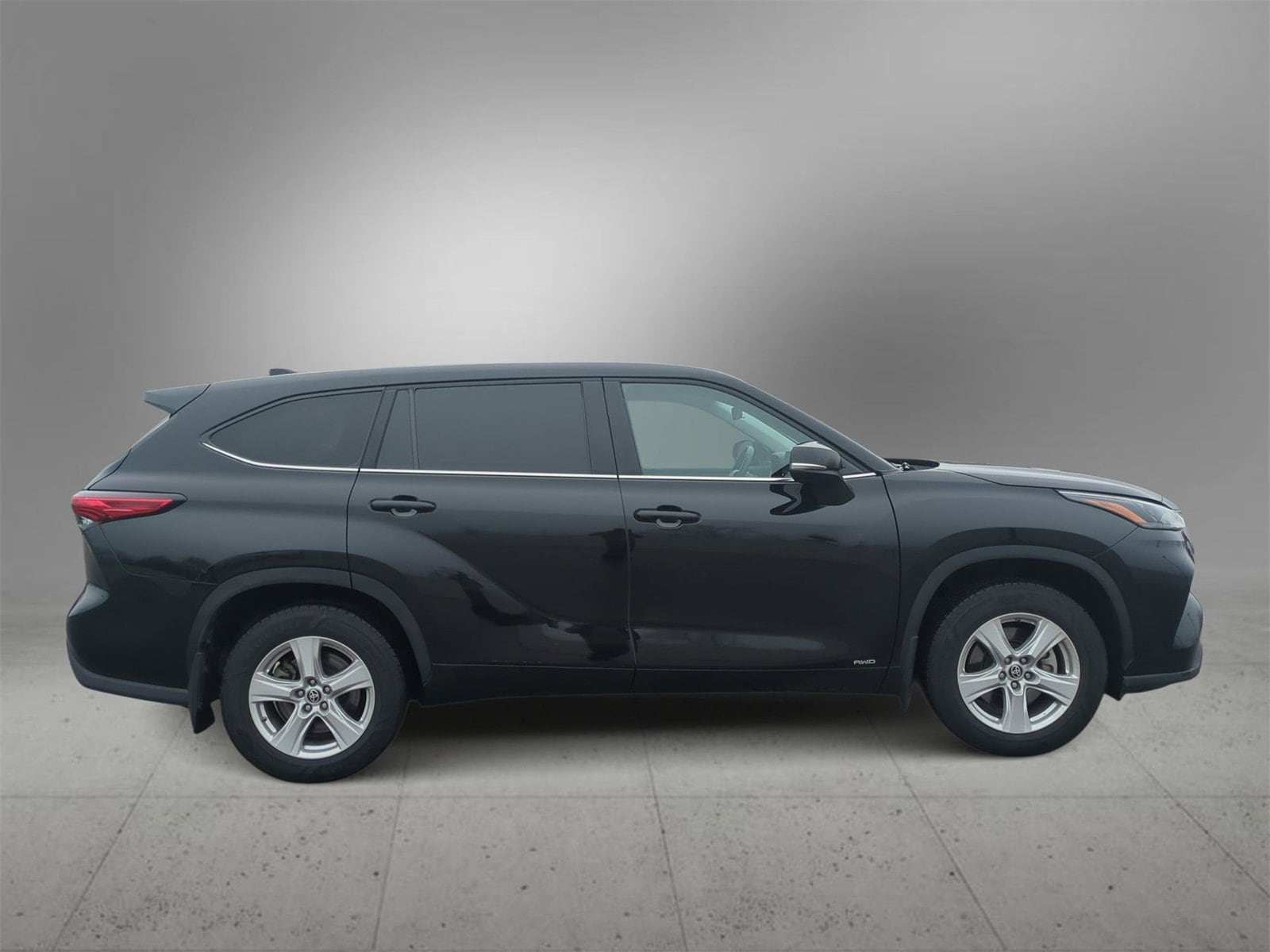 Thumbnail: 2023 Toyota Highlander - 9