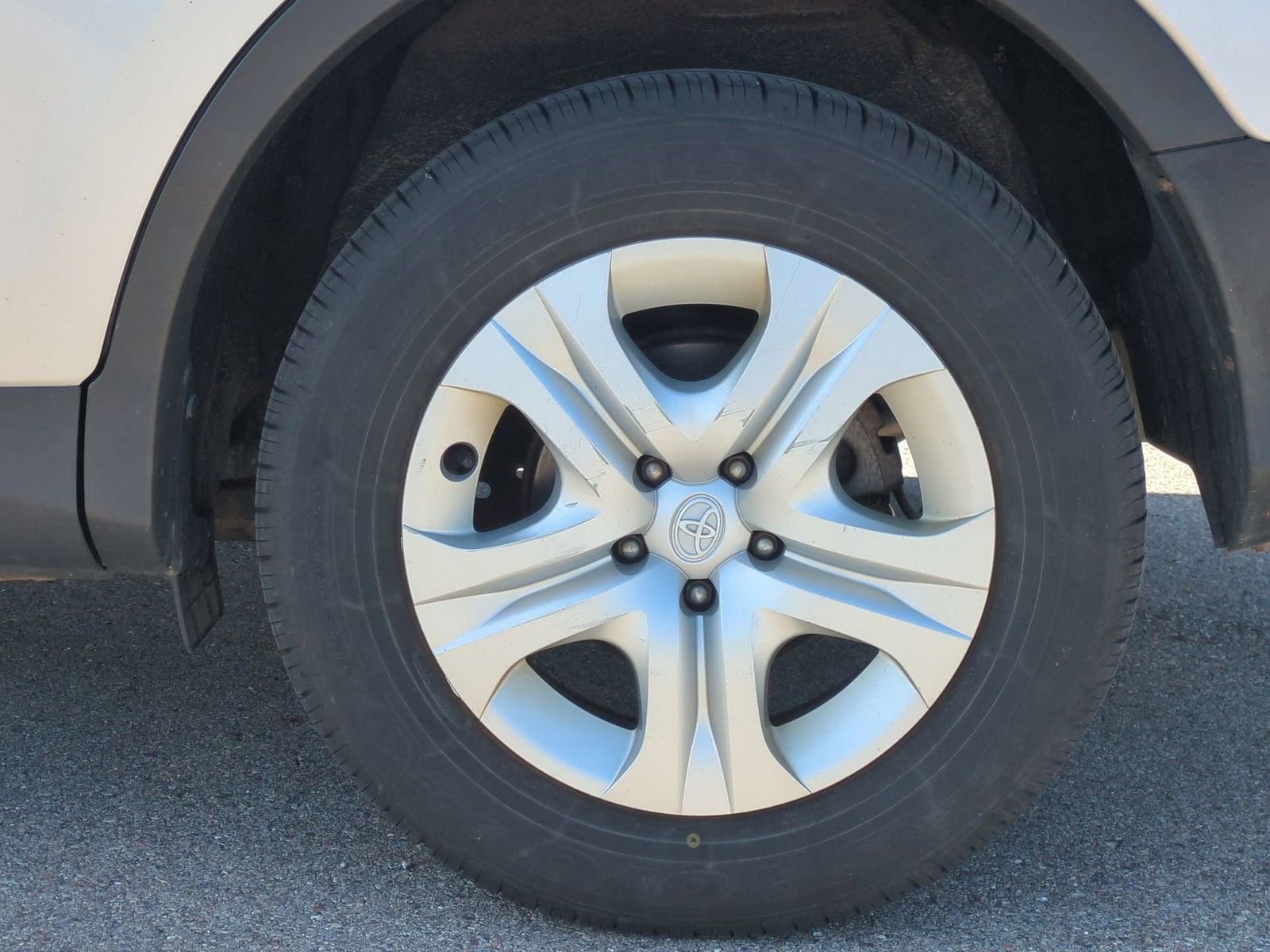 Thumbnail: 2015 Toyota RAV4 - 14