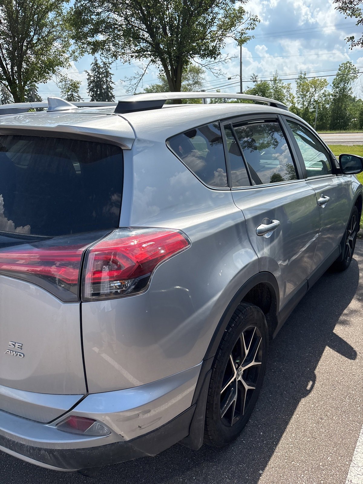 Thumbnail: 2017 Toyota RAV4 - 6