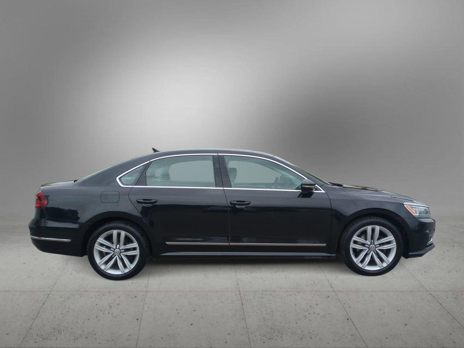 Thumbnail: 2017 Volkswagen Passat - 9