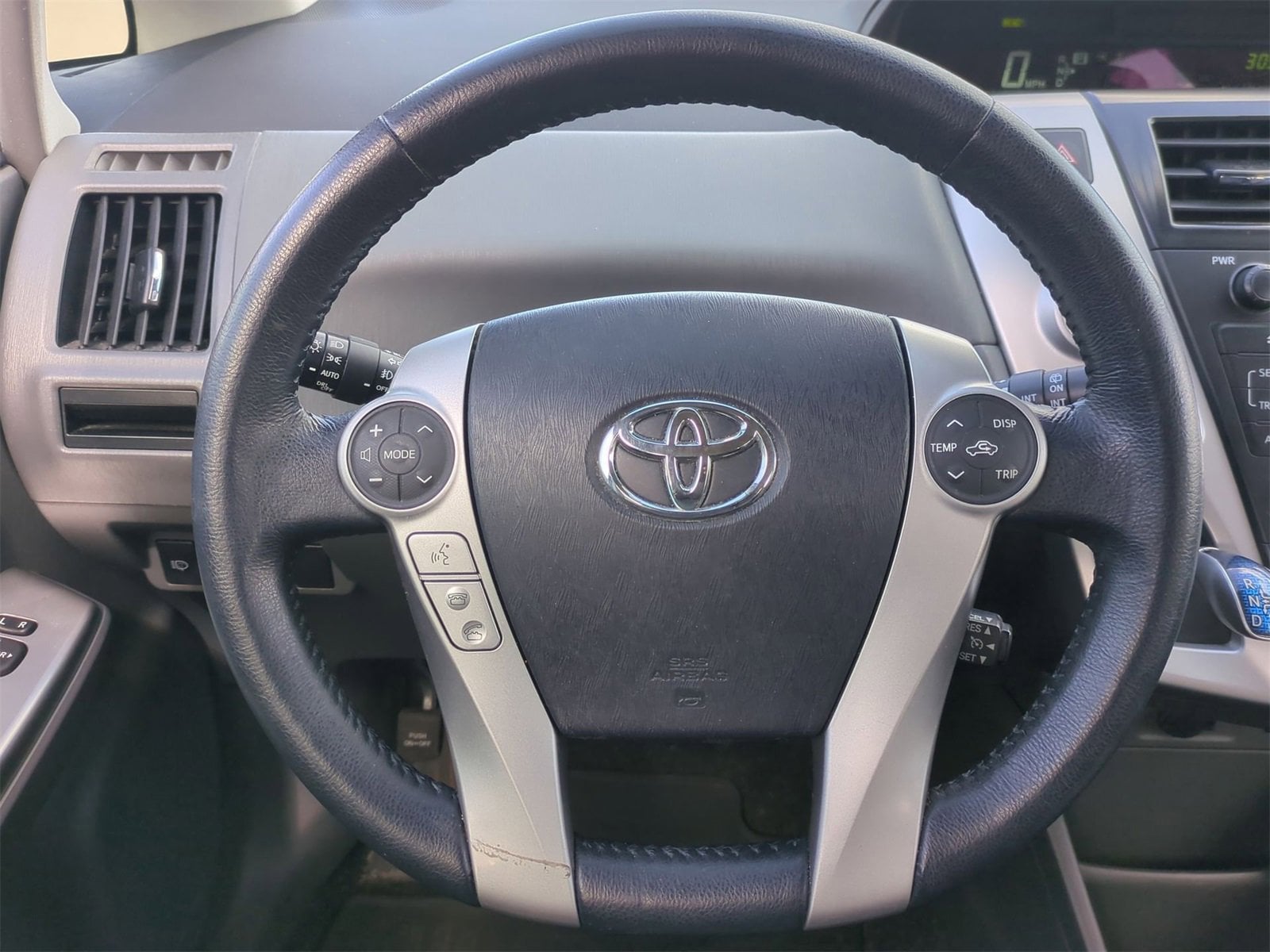 Thumbnail: 2014 Toyota Prius v - 22