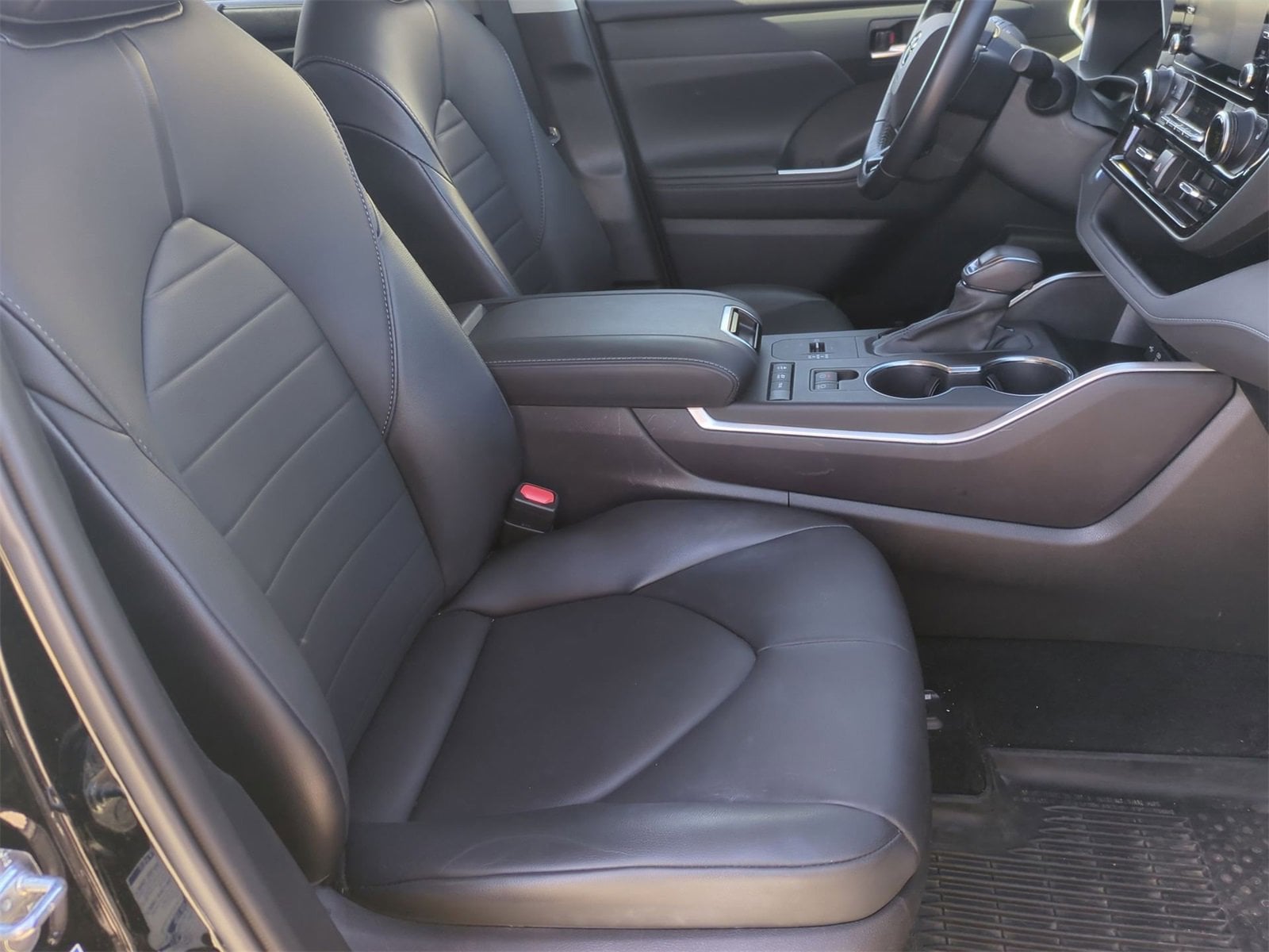 Thumbnail: 2021 Toyota Highlander - 23