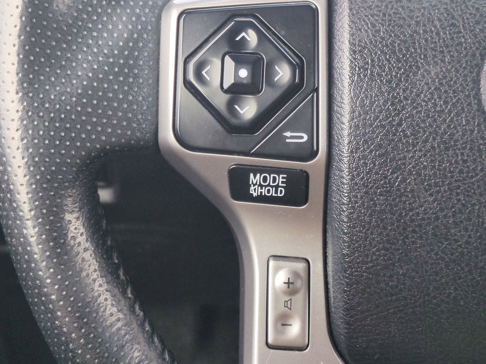 Thumbnail: 2014 Toyota 4Runner - 23