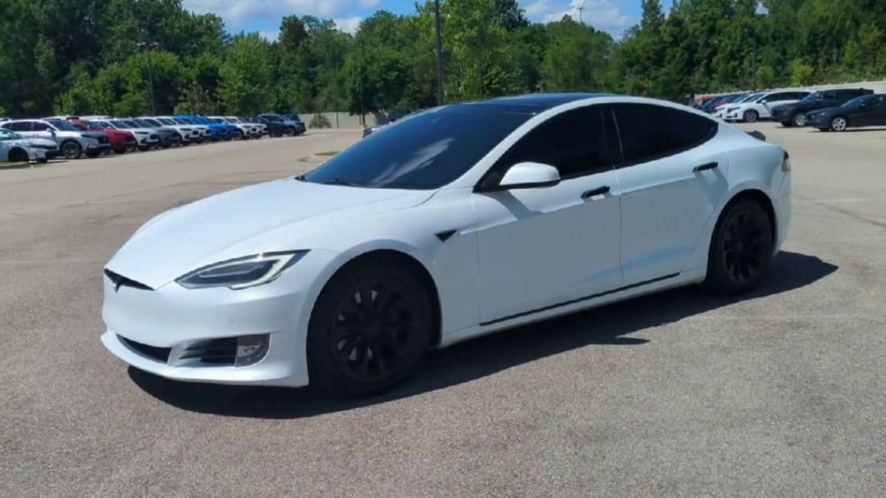 Thumbnail: 2016 Tesla Model S - 4