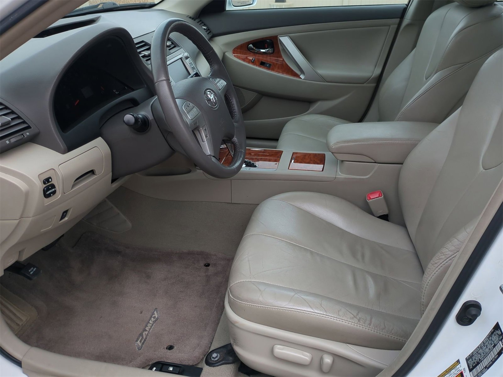 2010 Toyota Camry XLE 16