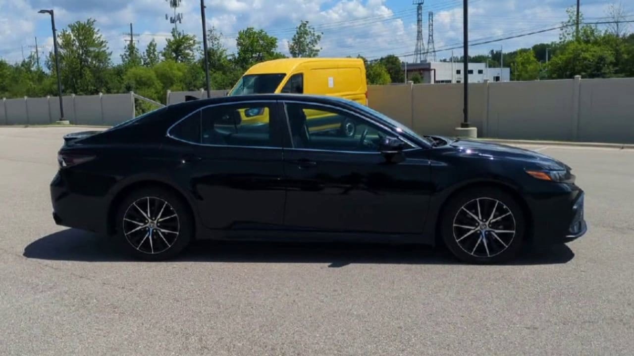 Thumbnail: 2022 Toyota Camry - 9
