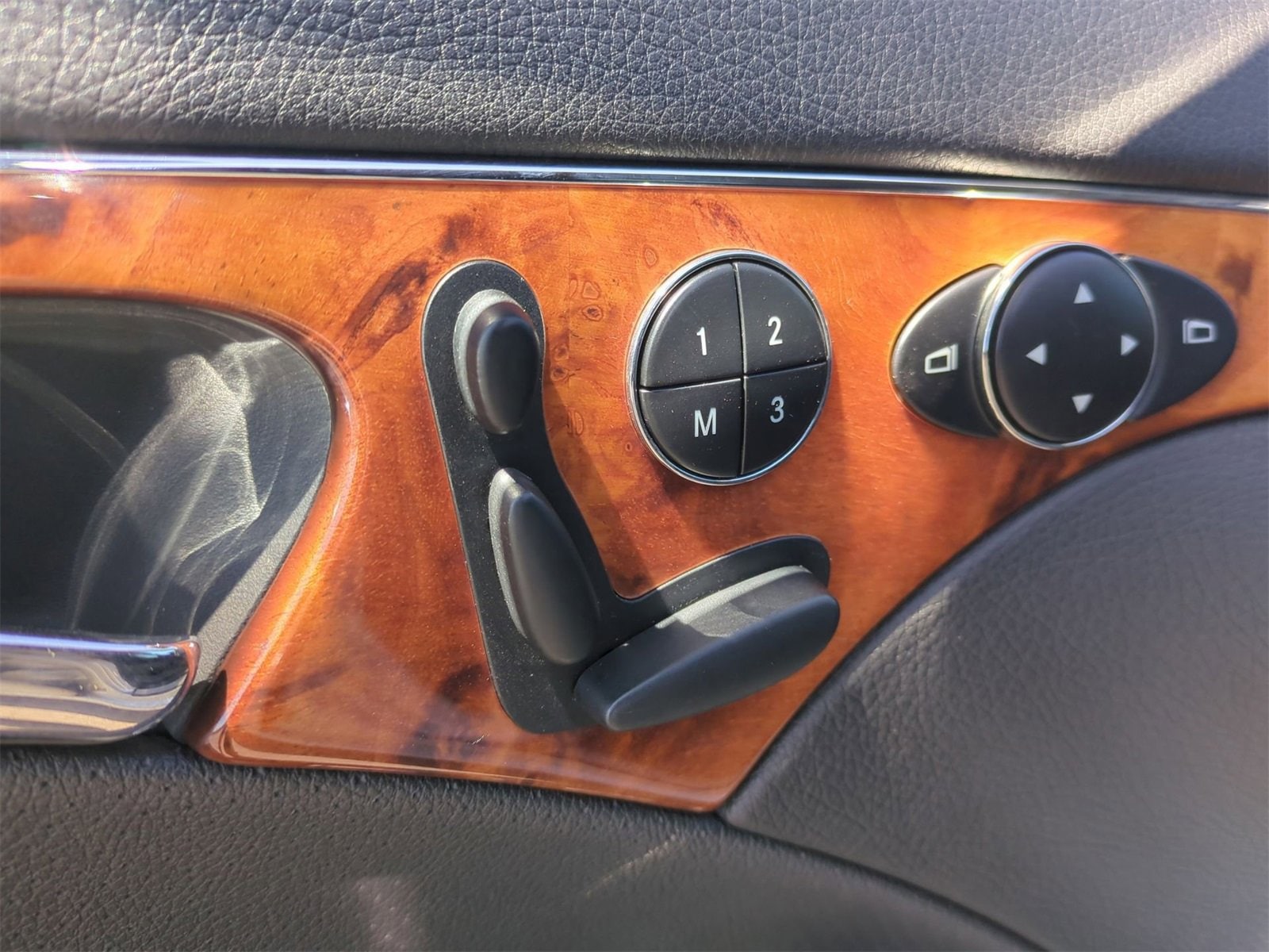 Thumbnail: 2006 Mercedes-Benz E-Class - 16