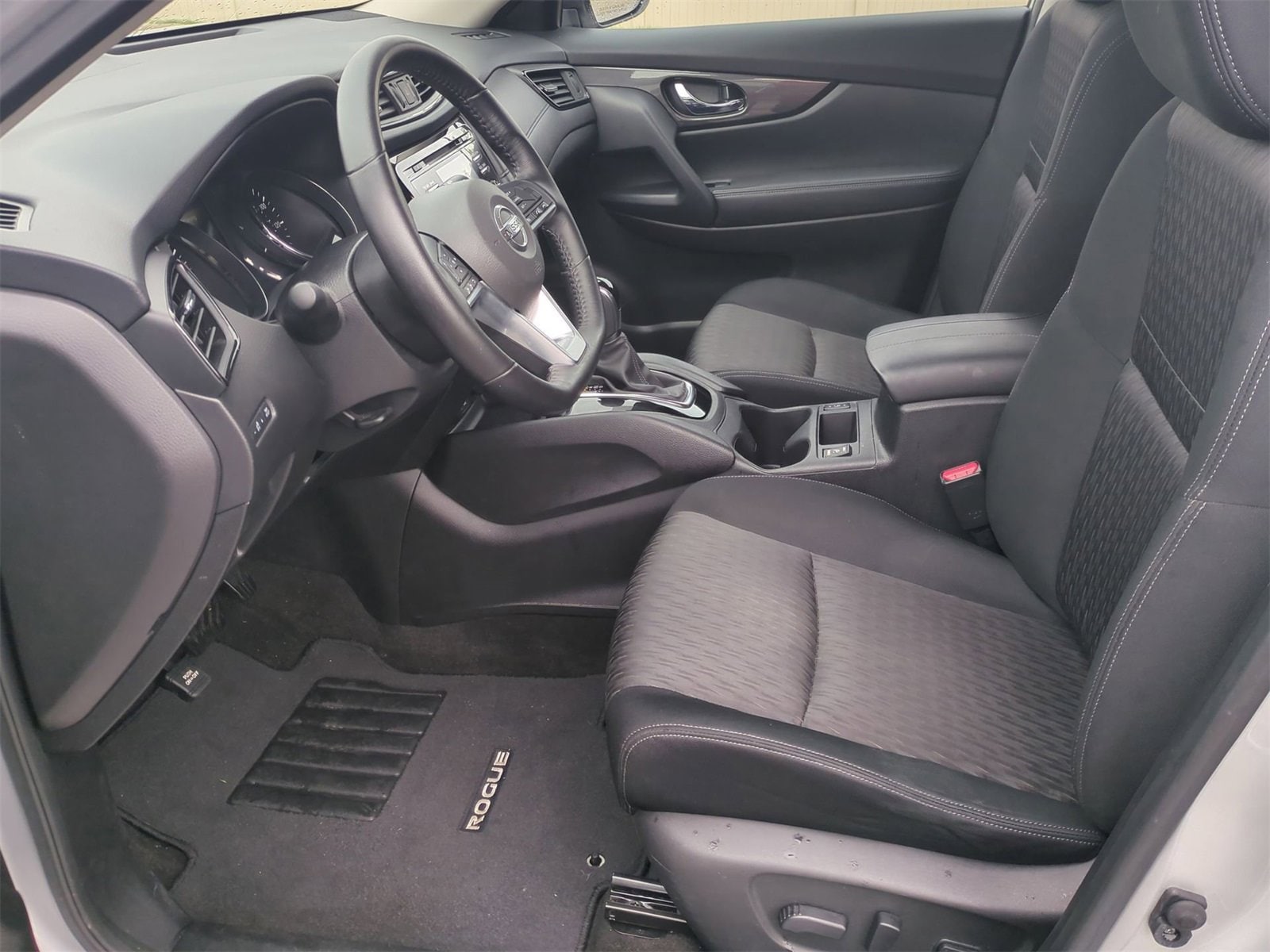 Thumbnail: 2017 Nissan Rogue - 16