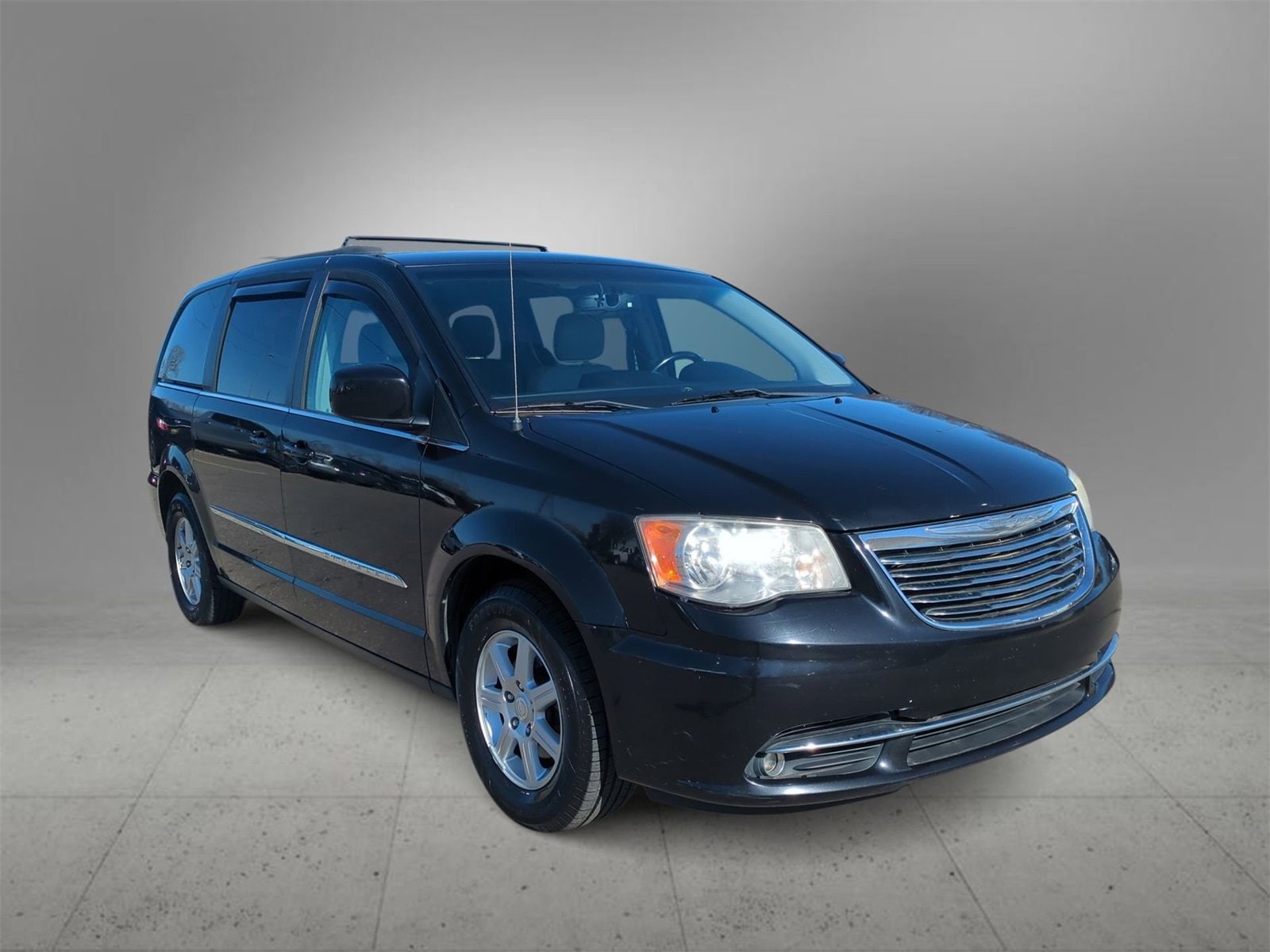 Used 2013 Chrysler Town & Country Touring with VIN 2C4RC1BG9DR556009 for sale in Farmington Hills, MI