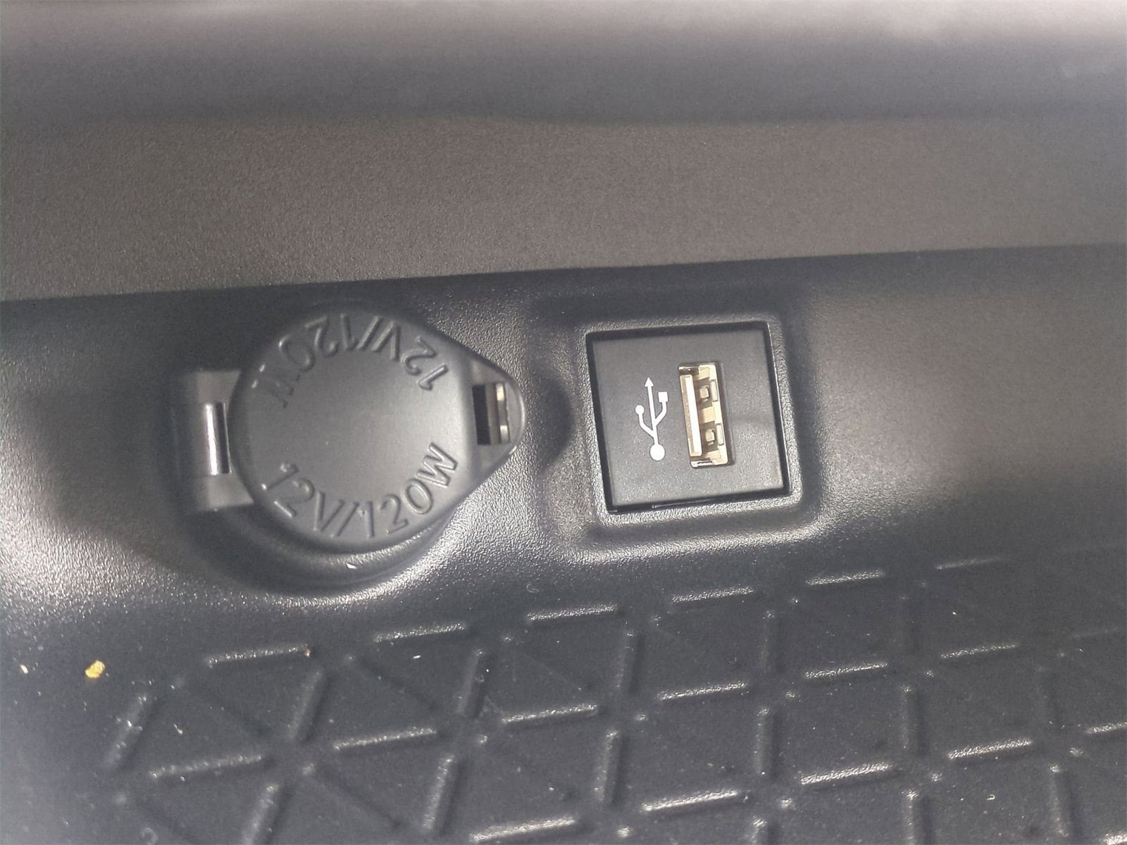 Thumbnail: 2025 Toyota RAV4 - 31