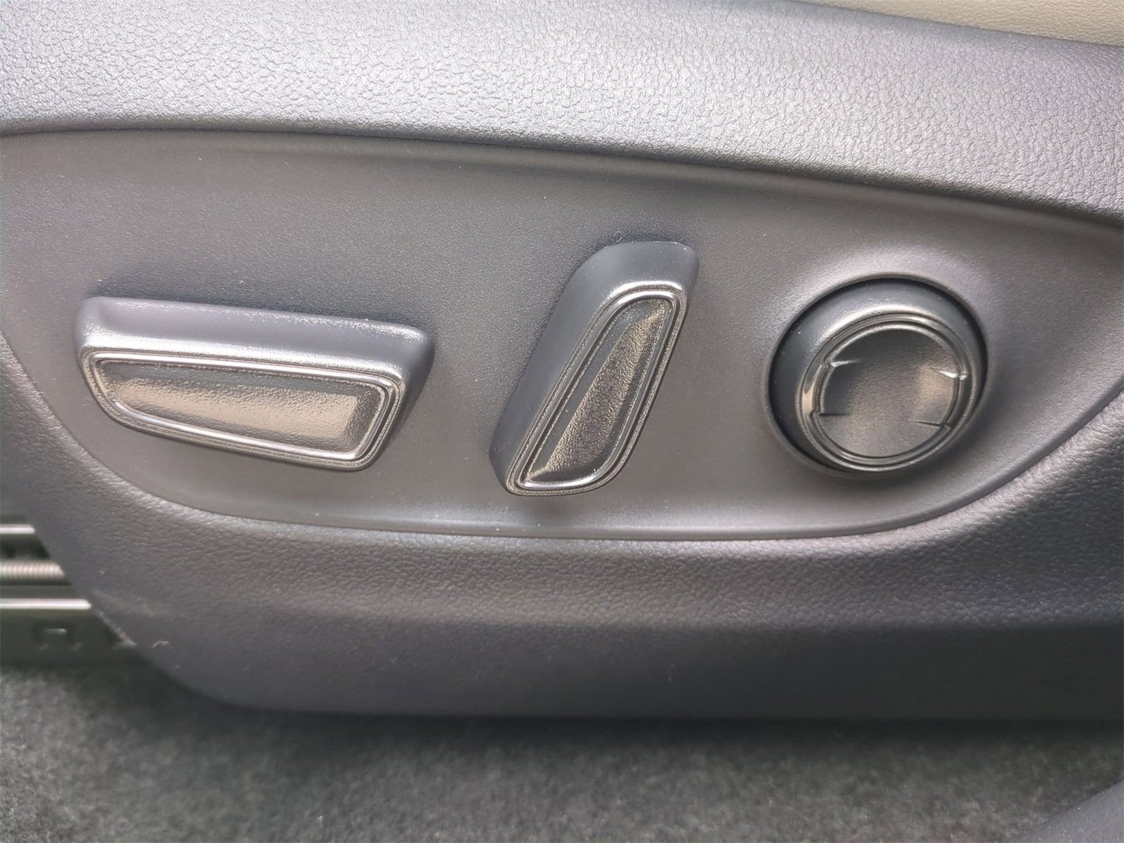 Thumbnail: 2025 Toyota RAV4 - 17