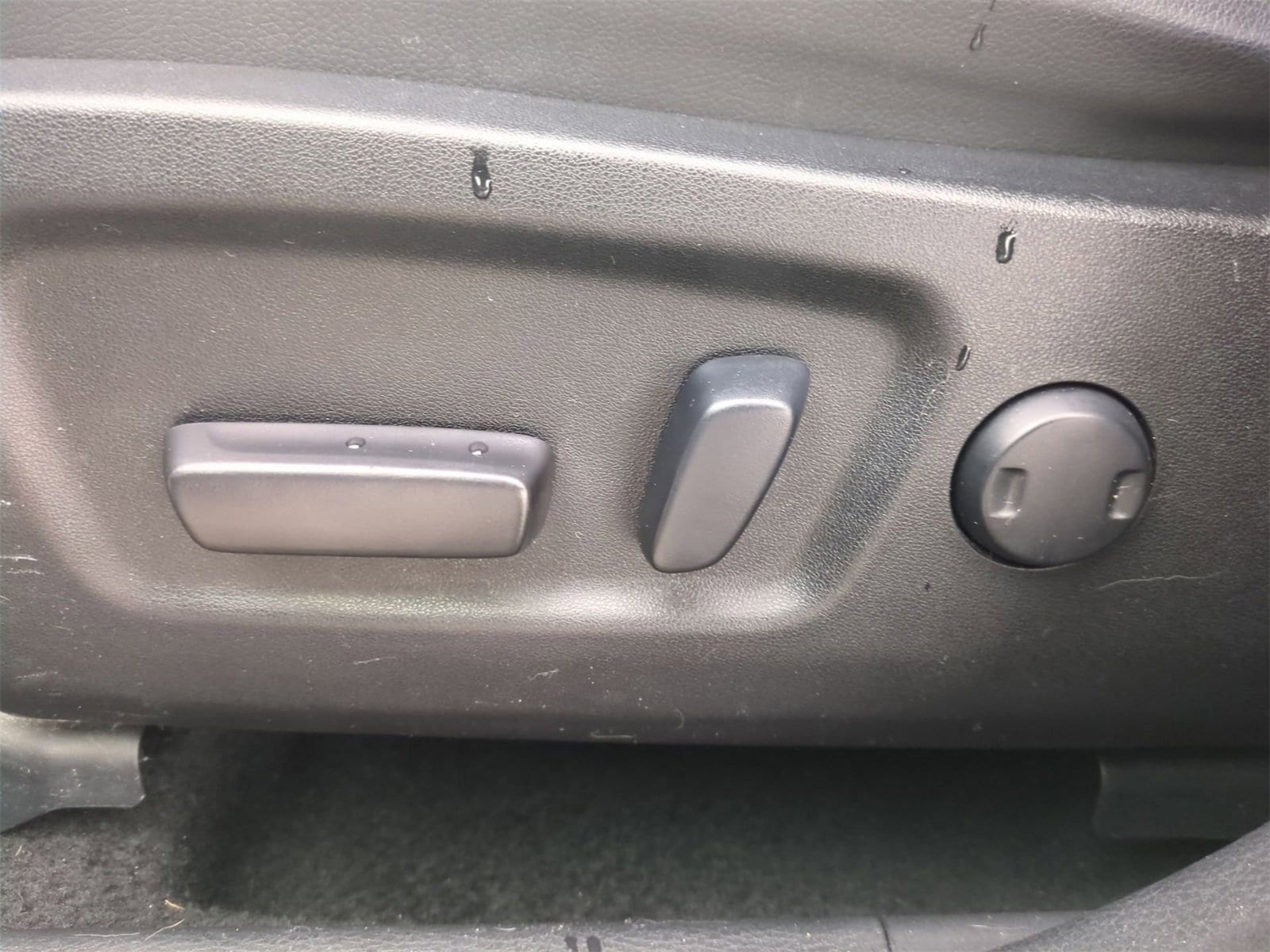 Thumbnail: 2016 Toyota Highlander - 17