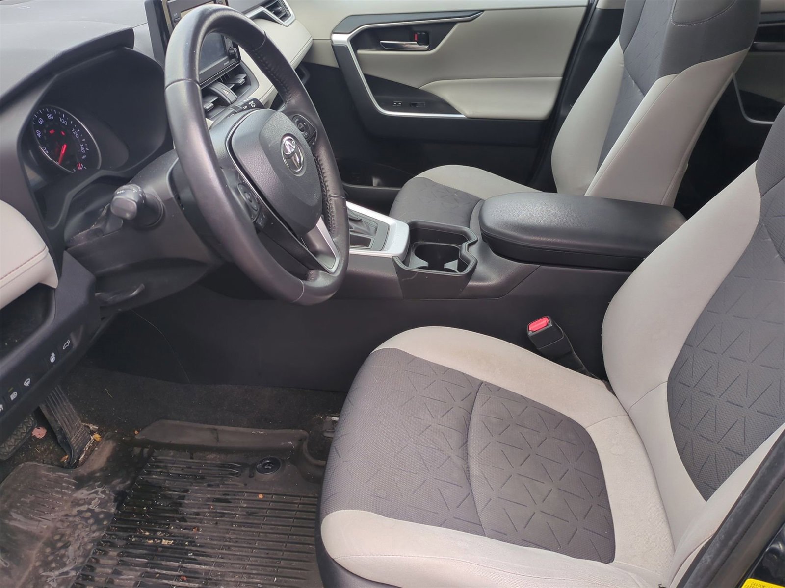 Thumbnail: 2021 Toyota RAV4 - 16