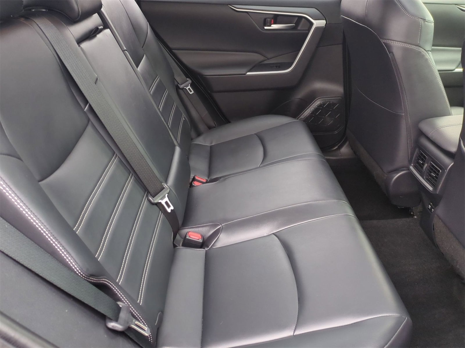 Thumbnail: 2020 Toyota RAV4 - 21