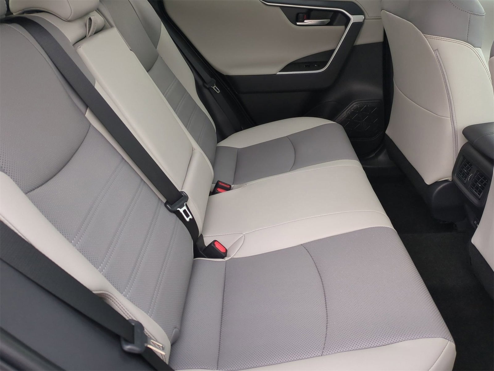 Thumbnail: 2025 Toyota RAV4 - 21