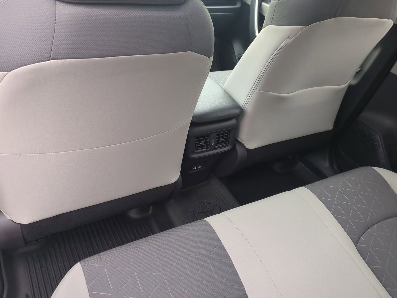 Thumbnail: 2025 Toyota RAV4 - 18