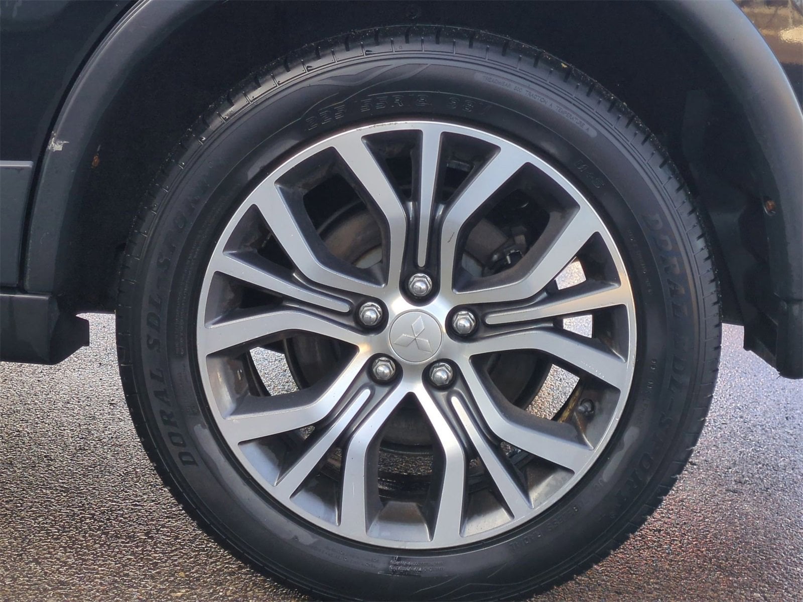 Thumbnail: 2017 Mitsubishi Outlander - 14