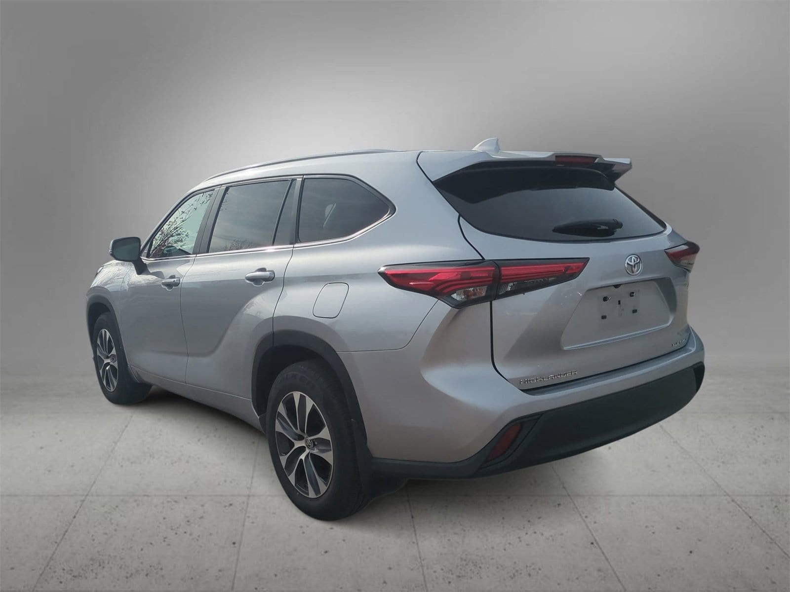 Thumbnail: 2023 Toyota Highlander - 6