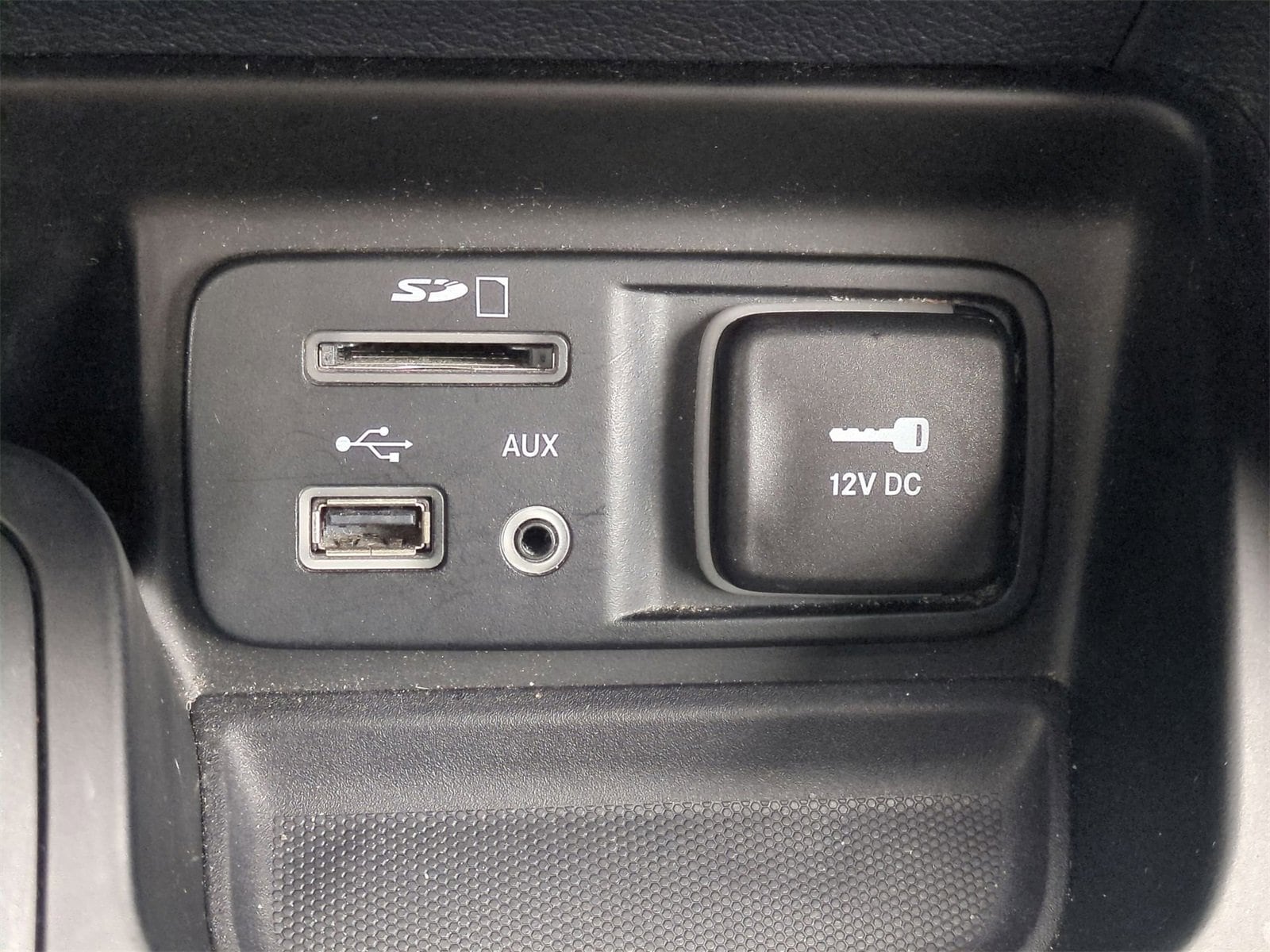 Thumbnail: 2014 Jeep Cherokee - 32