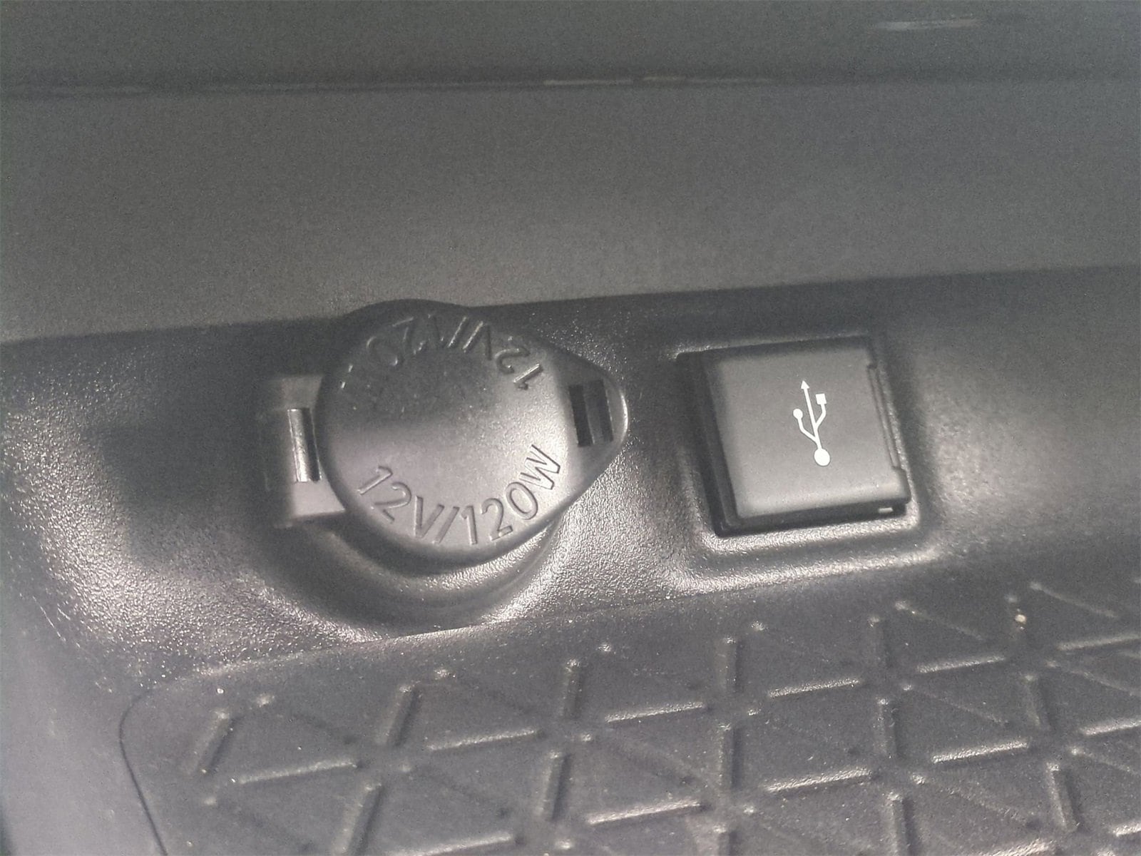 Thumbnail: 2020 Toyota RAV4 - 32