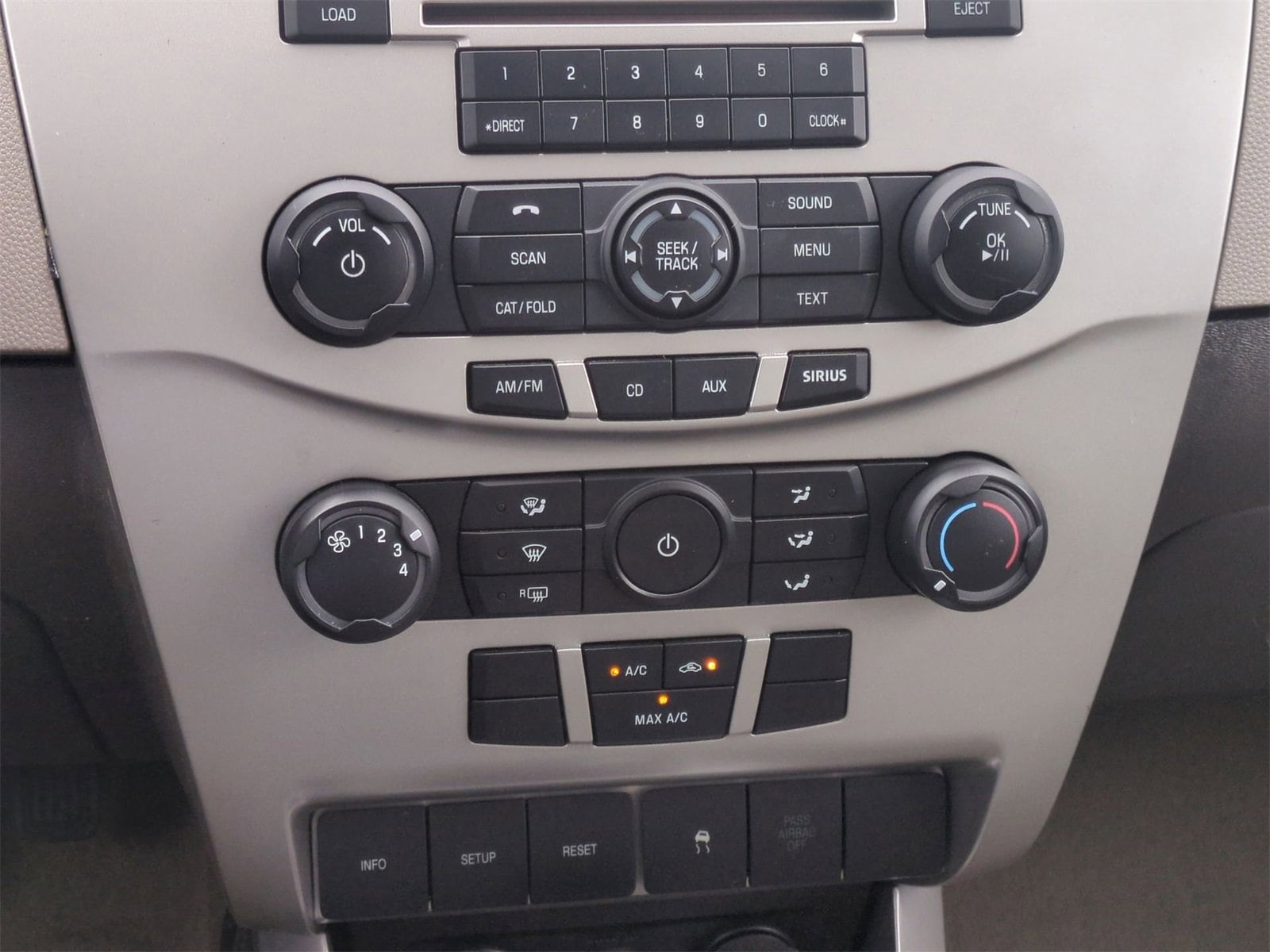 Thumbnail: 2010 Ford Focus - 25