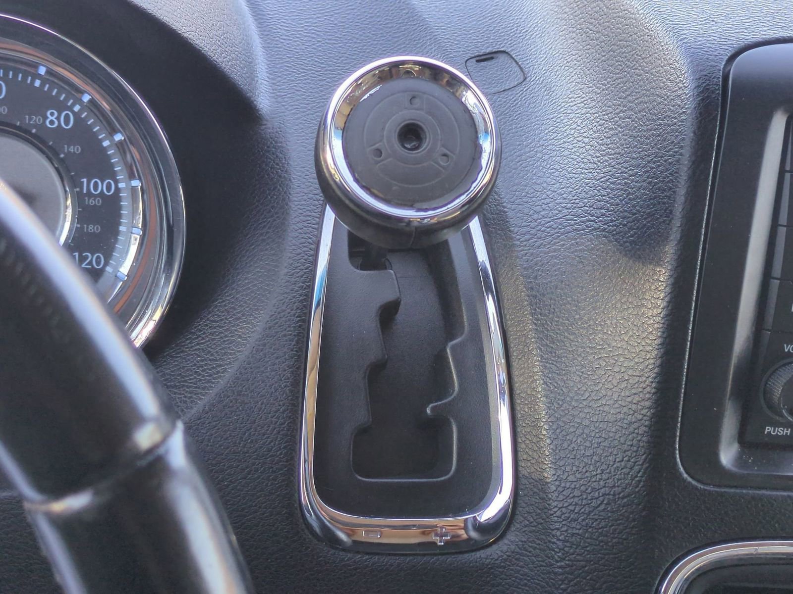 Thumbnail: 2013 Chrysler Town & Country - 30