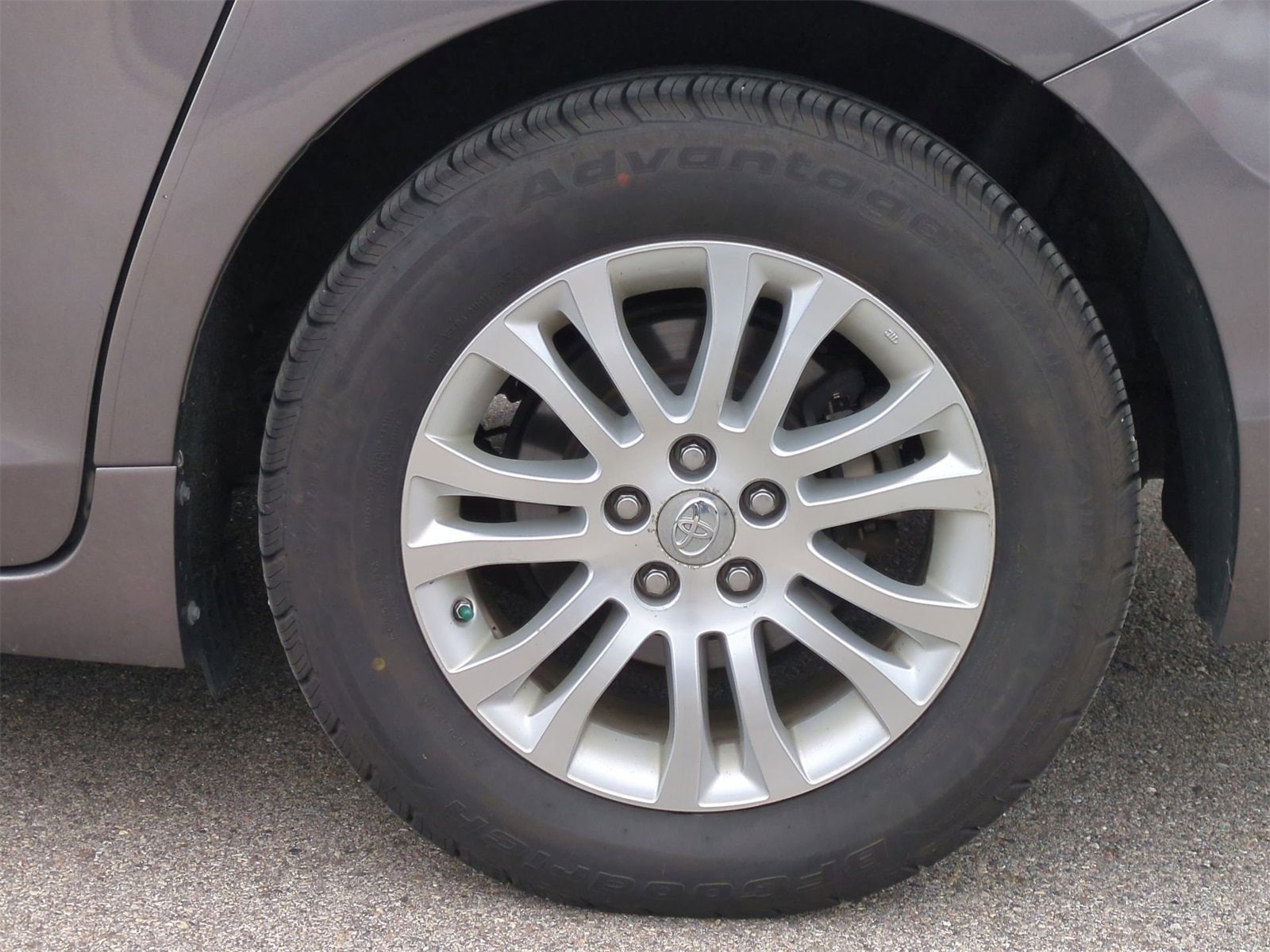 Thumbnail: 2017 Toyota Sienna - 14