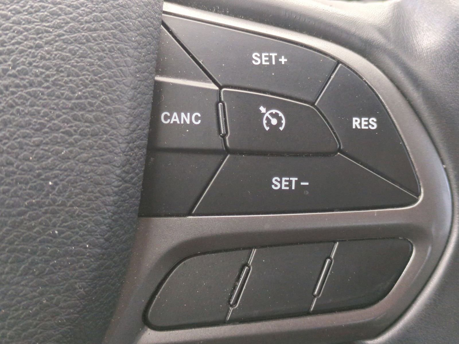 Thumbnail: 2019 Jeep Cherokee - 24