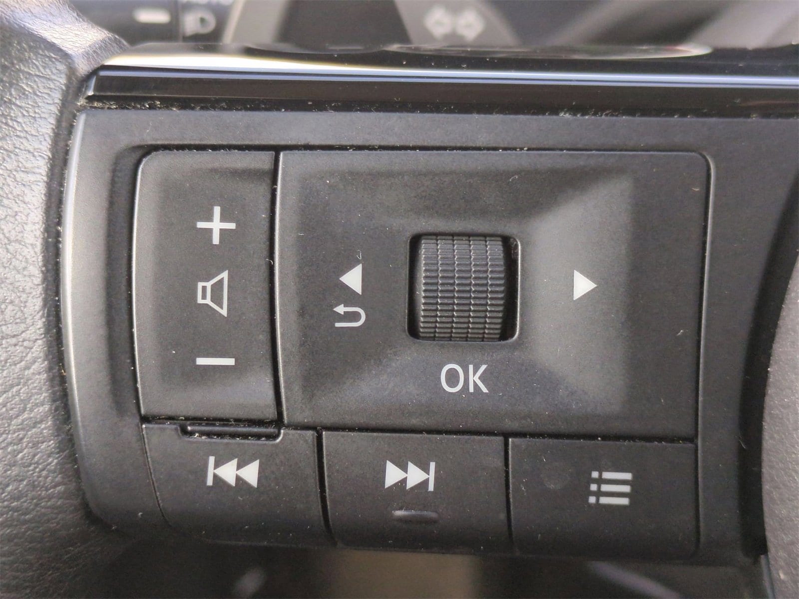 Thumbnail: 2022 Nissan Rogue - 23