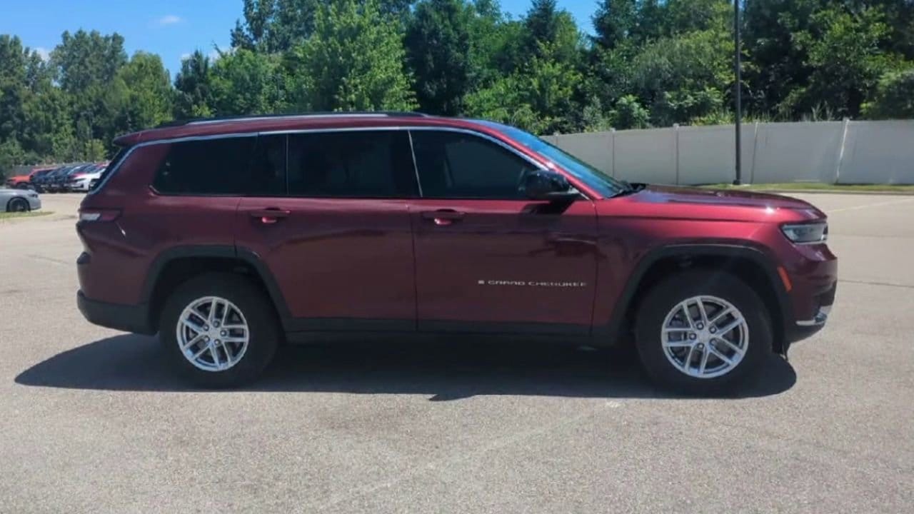 Thumbnail: 2023 Jeep Grand Cherokee - 9