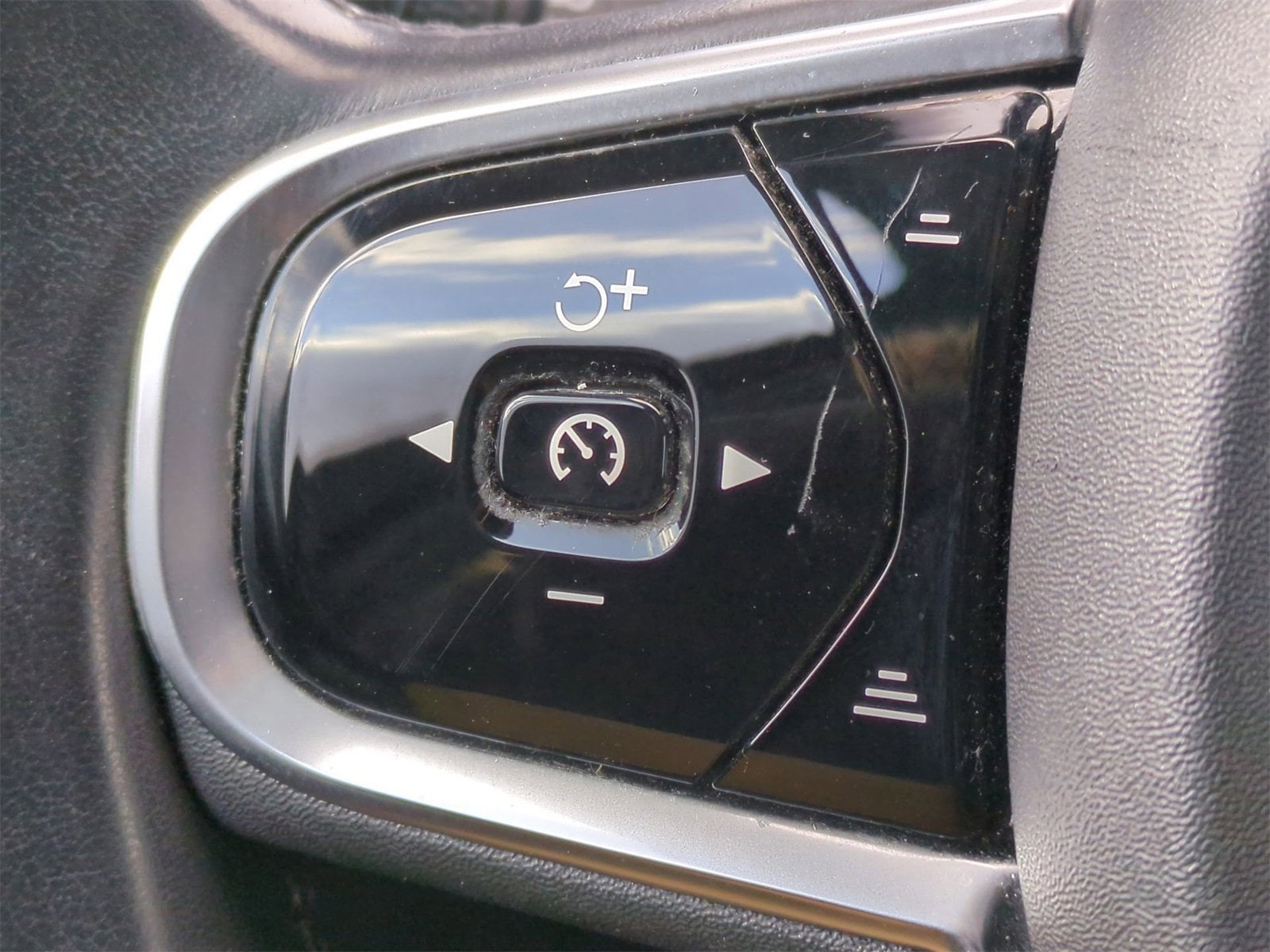 Thumbnail: 2016 Volvo XC90 - 26