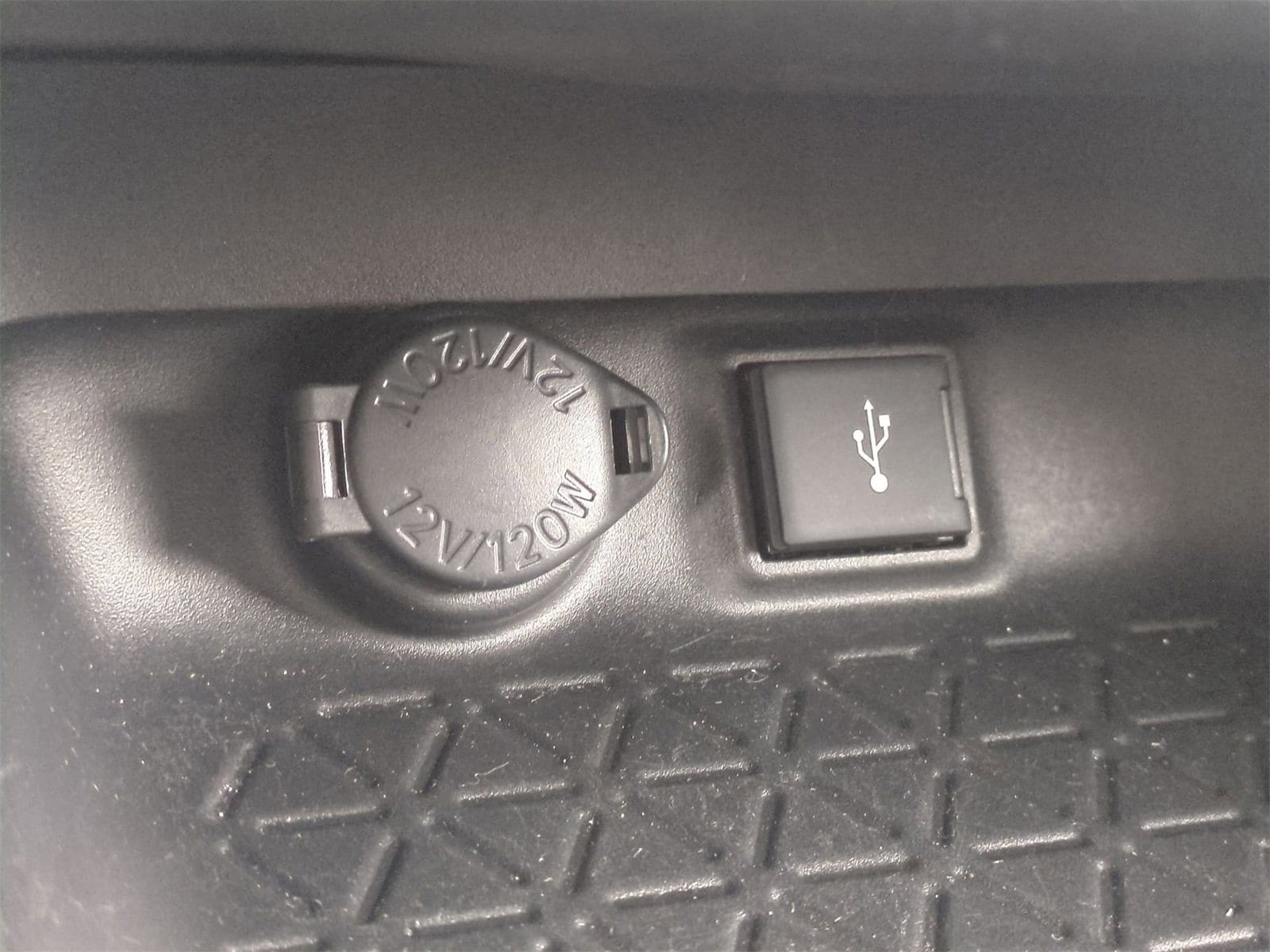 Thumbnail: 2021 Toyota RAV4 - 31