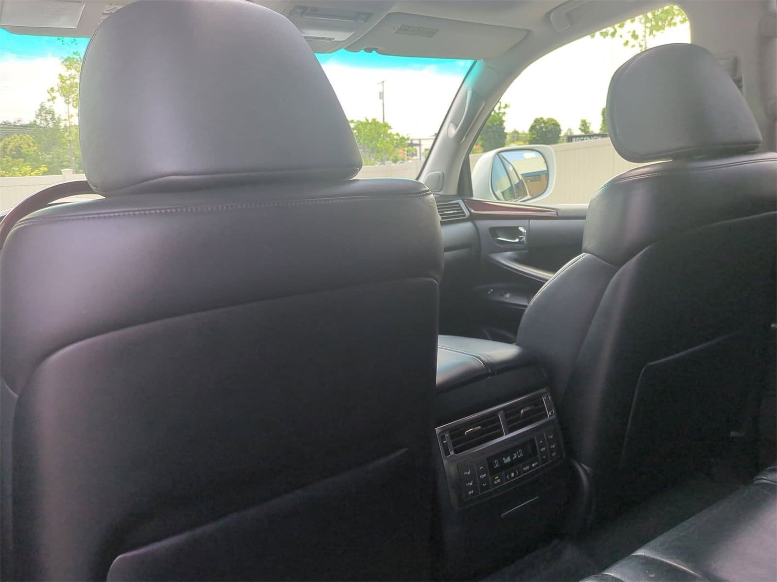 Thumbnail: 2011 Lexus LX - 18